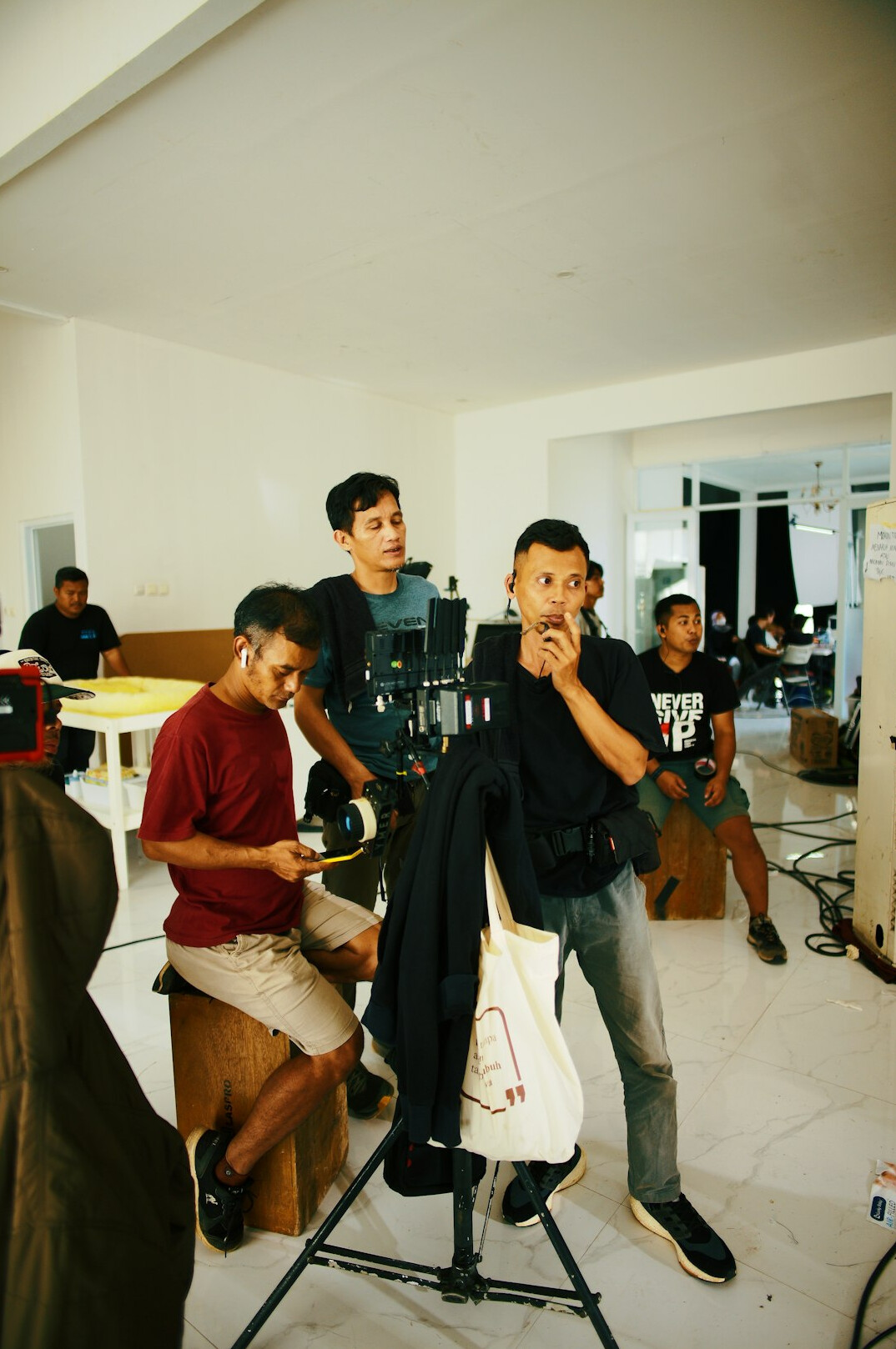 behind the scenes tv set